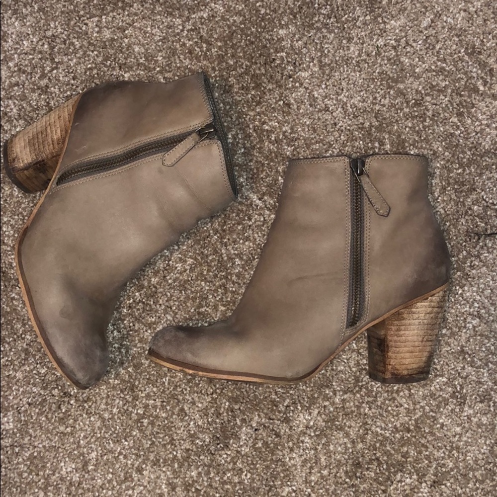 BP Trolley boots 7.5 Taupe color